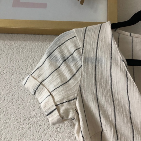 BERSHKA V neck tie front striped white top - Picture 7 of 9
